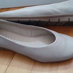 Chaussures classique plate taille 5.5 beige